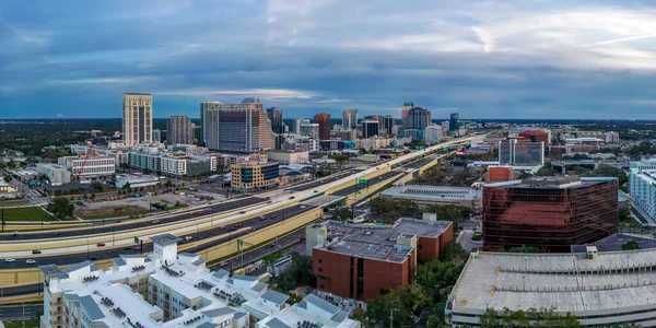 フロリダ州オーランド 2022年12月24日 オーランド市の中央ビジネス地区は 米国で23番目に大きな大都市圏です — ストック写真