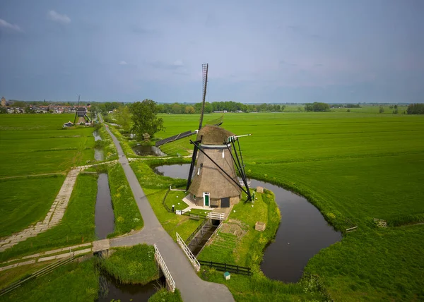Achtkante Molen Achtkante Molen 是荷兰斯特里夫克附近的一座历史性风车 — 图库照片