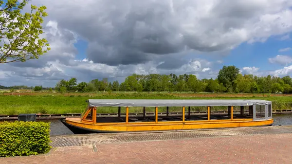 Παλιό Παραδοσιακό Ολλανδικό Σκάφος Στυλ Στην Ύπαιθρο Της Ολλανδίας — Φωτογραφία Αρχείου