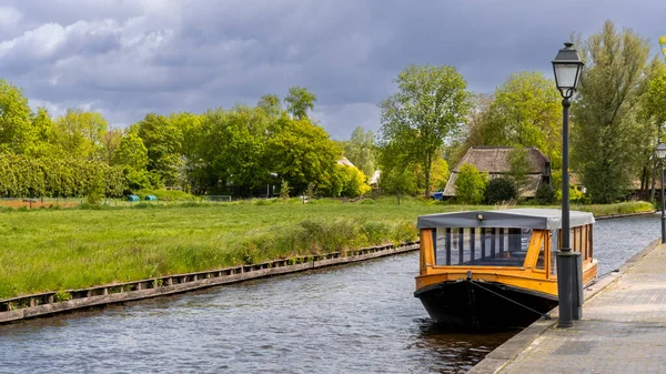 Vecchia Barca Stile Olandese Tradizionale Nella Campagna Olandese — Foto Stock