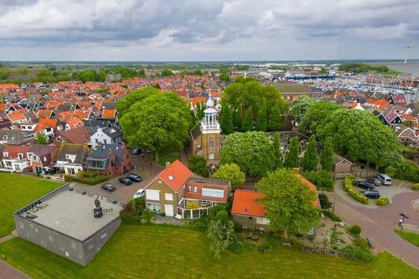 Urk Нідерланди Травень 2023 Повітряний Вид Історичну Церкву Барвисті Будинки — стокове фото