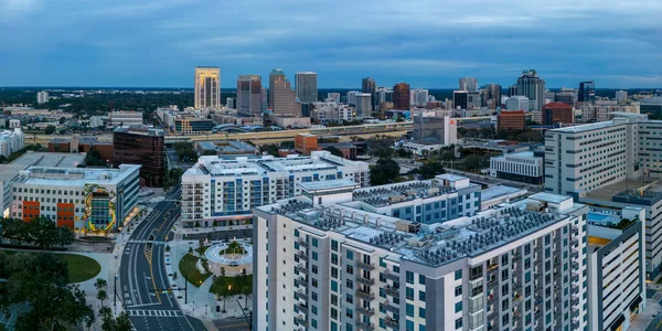 佛罗里达州奥兰多 2022年12月24日 奥兰多市中心商业区 是美国第23大城市 — 图库照片