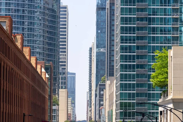 Row Tall Modern Apartman Épületek Chicago Belvárosában — Stock Fotó