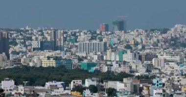 Hyderabad şehrinin Skyline 'ı Hindistan' ın dördüncü ve altıncı en kalabalık şehir..