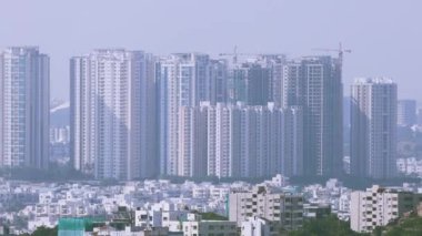 Hyderabad şehrinin Skyline 'ı Hindistan' ın dördüncü ve altıncı en kalabalık şehir..