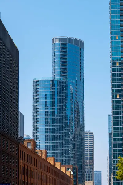 Lång Modern Glasbyggnad Chicago Centrum — Stockfoto