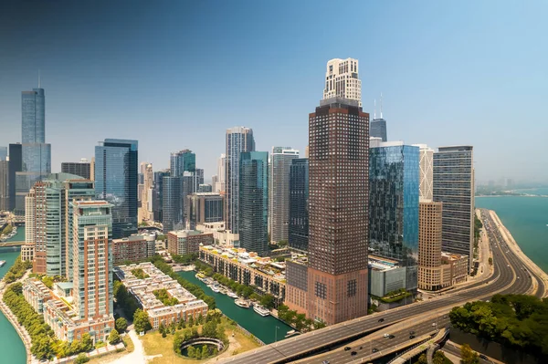 Vista Aérea Edificios Gran Altura Centro Chicago Largo Línea Costera —  Fotos de Stock