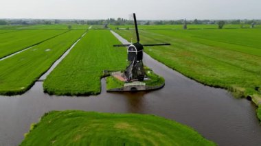 Oude Weteringmolen, Hollanda 'da Streefkerk yakınlarında bulunan tarihi bir rüzgar değirmeni..