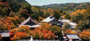 Kyoto şehrindeki tarihi Shinnyodo tapınağının panoramik görüntüsü M.S. 984 yılında kuruldu..