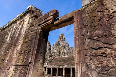 Tarihi Bayon Tapınağı kalıntıları, Angkor Thom, Kamboçya 10. yüzyılda inşa edildi..