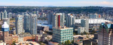 VANCOUVER, BRITISH COLUMBIA, CANADA - 01 Temmuz 2019-Panoramik Vancouver şehir manzarası, Vancouver şehir merkezi Kanada 'nın üçüncü büyük metropoliten alanıdır..