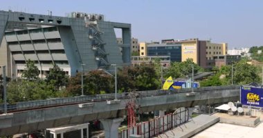 HYDERABAD, TELANGANA, INDIA - 25 Ekim 2022: Hyderabad Hitec City 'deki Siber Ağ Geçidi binası. Bölge Microsoft, Google ve Amazon gibi uluslararası bilişim şirketleri için anahtar merkezdir..