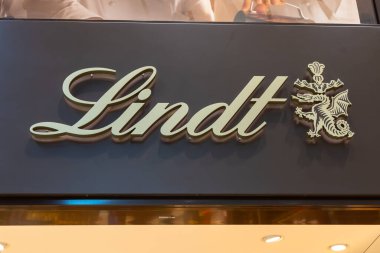 Utrecht, Hollanda - 14 Mayıs 2023: Utrecht, Hollanda 'daki en büyük İsviçre merkezli çikolata şirketi Lindt' in imzası.