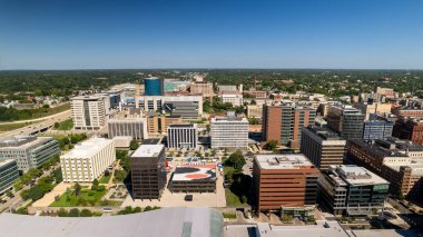 Grand Rapids, Michigan eyaletinin en büyük ikinci metropoliten alanıdır. Güneşli bir gün.