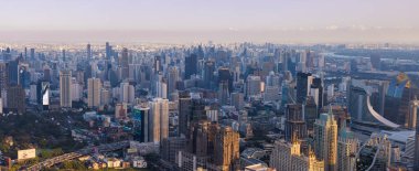 Bangkok, Tayland - 20 Aralık 2023: Bangkok dünyanın en çok ziyaret edilen turizm beldeleri arasında yer alıyor ve birçok uluslararası sıralamada dünyanın en çok ziyaret edilen kenti seçildi..