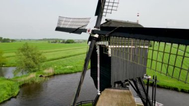 Oude Weteringmolen, Hollanda 'da Streefkerk yakınlarında bulunan tarihi bir rüzgar değirmeni..