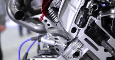 Parlak yeni otomotiv kesim bölümünün görüntüsünü kapat.