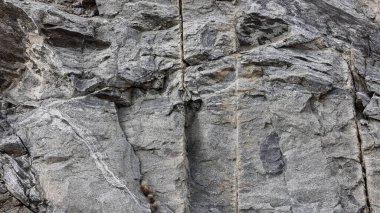 Kaliforniya 'daki Anza Borrego eyalet parkındaki siyah kaya dokusunun panoramik görüntüsü.