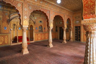 Bikaner, Hindistan - 20 Ekim 2022 Junagarh kalesinin iç mimarisi, Bikaner, Rajasthan, Hindistan