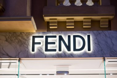 LAS VEGAS, NV, USA 05, HAZİRAN, 2024 Fendi 'nin imzası, lüks moda eşyaları ve güzellik ürünü markası Las Vegas, Nevada' daki mağazanın önünde...