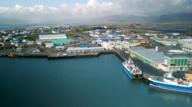 Hofn, İzlanda - 5 Haziran 2021 - Hofn bir İzlanda balıkçı kasabası, başlıca ekonomik faaliyetler balıkçılık ve turizm.