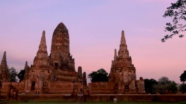 Ayutthaya, Tayland - 21 Aralık 2023: Wat Chai Wattanaram, bu kraliyet tapınağı antik Khmer mimarisinde Meru Dağı 'nın en ayrıntılı yorumlarından birine sahiptir.,