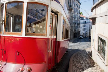 28 numaralı tarihi tramvay 1873 'ten beri Lizbon şehir merkezinin sokaklarında çalışıyor..