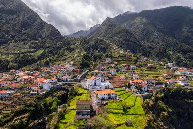 Portekiz, Madeira 'daki Seixal kasabasının manzaralı manzarası.