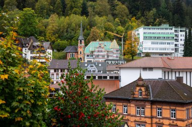 Tarihsel Triberg şehri, Almanya 'nın Kara Orman şehrinde sonbahar dönemi boyunca