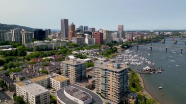 PORTLAND, OREGON - 4 Temmuz 2023: Portland, Oregon siluetinin panoramik manzarası, ABD 'nin 26..