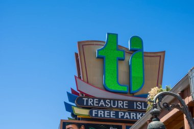 LAS VEGAS, NV, ABD 05, HAZİRAN 2024: Las Vegas 'taki Define Adası Oteli ve Kumarhanesi.