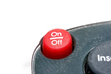 Bir enstrümanın kırmızı açma ve kapama düğmesini kapat.