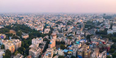 Hyderabad, INDIA - 09 Aralık 2023: Hyderabad şehrinin Skyline 'ı, Hindistan' ın dördüncü ve altıncı en kalabalık şehir..