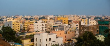 Andhra Pradesh, Hindistan 'daki Vijayawada şehrindeki renkli binalar
