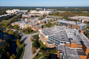 Florida Merkez Üniversitesi 'nin Orlando, Florida' daki hava manzaralı kampüsü..