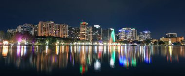 Orlando, Florida - 27 Aralık 2022: Orlando şehrinin merkez ticaret bölgesi, Amerika Birleşik Devletleri 'nin 23. büyük metropolitan alanıdır..