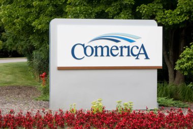Farmington Hills, Michigan - 13 Ağustos 2024: Farmington Hills, Michigan 'daki Comerica Bank' ın Yeni İşareti. Comerica Anonim Şirketi bir Amerikan finans şirketi..