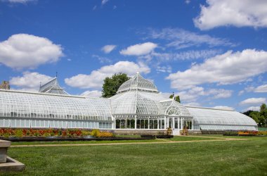 Pittsburgh, Pennsylvania 'daki Phipps Konservatuarı ve Botanik Bahçeleri' nin dış görünüşü.