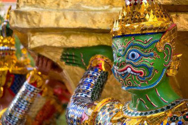 Zümrüt Buddha Tapınağı 'nın İblis Koruyucuları Tayland' daki Büyük Saray 'da Wat Phra Kaew olarak da bilinir..