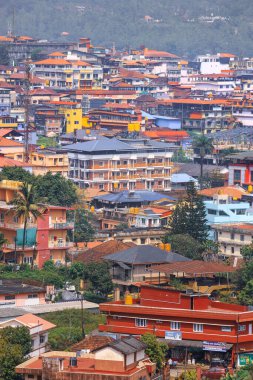 Madikeri, Coorg, Hindistan - 07 Kasım 2022: Madikeri kasabası, Hindistan 'ın Karnataka eyaletindeki hava ve kahve plantasyonuyla ünlü bir turizm beldesidir..