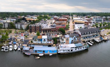 South Haven, MI -22 Haziran 2024: Michigan 'daki South Haven şehrinin manzarası, Dyckman Avenue Bascule Köprüsü Black River.