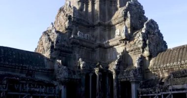 Siem Reap, Kamboçya 'daki tarihi Angkor Wat tapınağının iç mimari kaya oymaları. Bir UNESCO dünya mirası sahası.