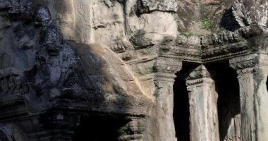 Siem Reap, Kamboçya 'daki tarihi Angkor Wat tapınağının iç mimari kaya oymaları. Bir UNESCO dünya mirası sahası.