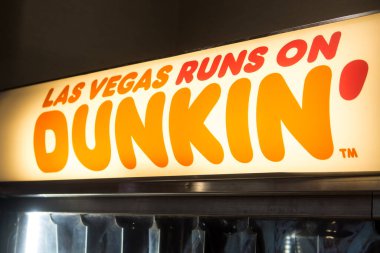 Las Vegas, ABD - 2 Temmuz 2024, Las Vegas Uluslararası Havalimanı Las Vegas, Nevada Dunkin tabelasıyla çalışır.