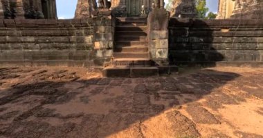 Siem Reap, Kamboçya 'daki tarihi Doğu Mebon Tapınağı.