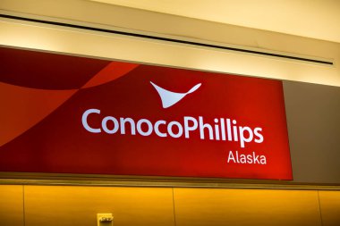 ANCHORAGE, ALASKA -12 Eylül 2024: ConocoPhillips Company tabelası, Anchorage, Alaska 'da hidrokarbon keşfi ve üretimi yapan çok uluslu bir Amerikan şirketidir..