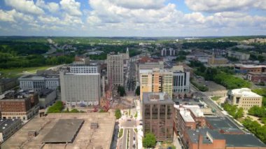 YOUNGSTOWN, OHIO - 14 Ağustos 2024: Youngstown şehir merkezi, Ohio ve Youngstown Eyalet Üniversitesi kampüsü 1908 yılında kuruldu.