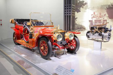 NAGOYA, JAPONYA - SEPTEMBER 13: 1910 Model Rolls Royce 40, 50 HP Gümüş Hayalet araba Toyota Otomobil Müzesi 'nde 13 Eylül 2014, büyük müzede eski araba modelleri sergilenmektedir..