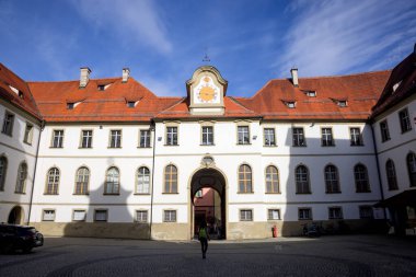 Fussen, Almanya - 12 Ekim 2023: Tarihi St. Mang Manastırı, Almanya 'nın Bavyera eyaletinin Fussen kentinde yer alan bir manastır..