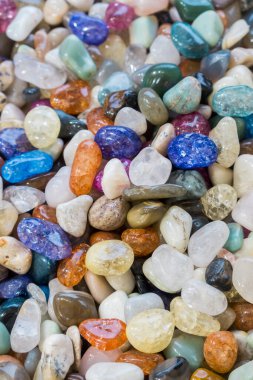 Renkli farklı doğal mineral taşları koleksiyonu güzel bir arkaplan için